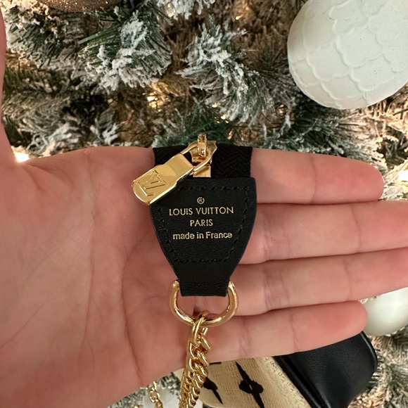 Authentic Lotus Louis Vuitton - Picture 3 of 8